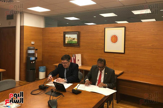 رئيس جامعة أسوان يوقع اتفاقية تعاون بين جامعة أسوان وروبيرا الإسبانية